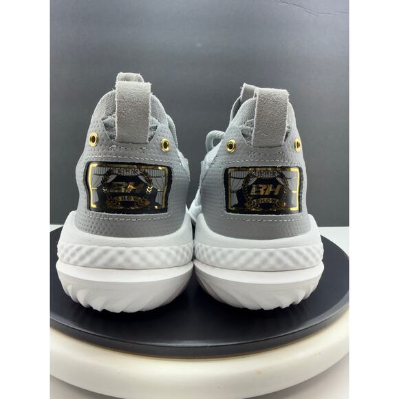 UNDER ARMOUR UA Harper 9 Men\'s Size 8.5 Grey Turf Baseball Cleats 3027443-100 main image 4